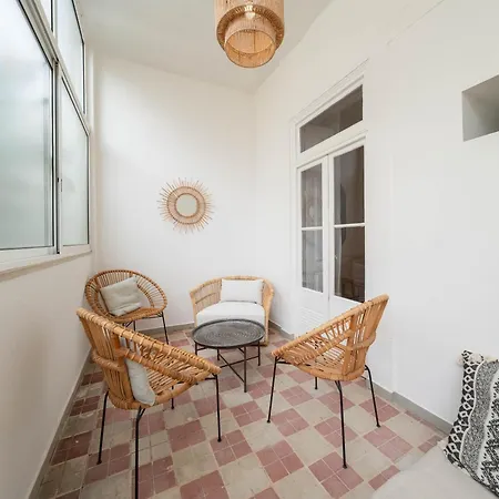 Апартаменты Large By Avenida Da Liberdade 7br Лиссабон