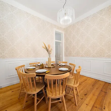 Large By Avenida Da Liberdade 7br * Лиссабон