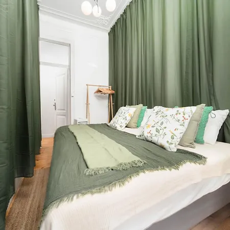 Large By Avenida Da Liberdade 7br Апартаменты *