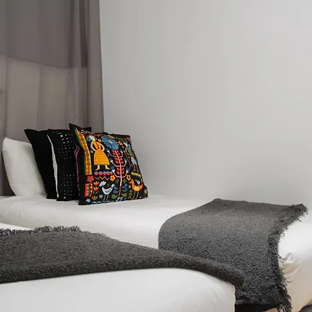 Large By Avenida Da Liberdade 7br Лиссабон
