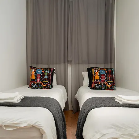 Large By Avenida Da Liberdade 7br Апартаменты *
