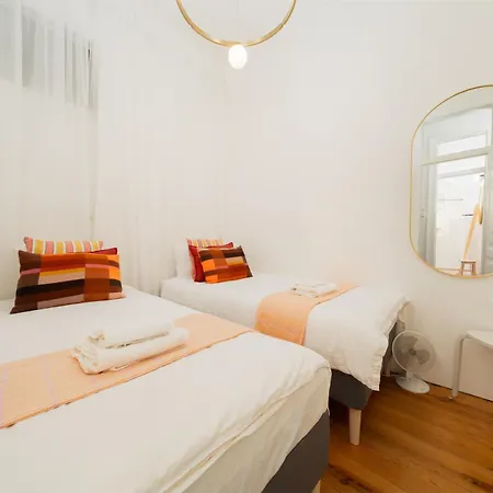 Large By Avenida Da Liberdade 7br * Лиссабон