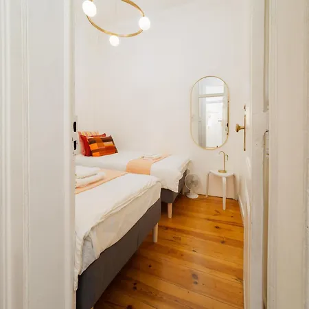 Large By Avenida Da Liberdade 7br *